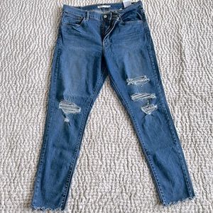NWOT - Levi’s 720 High Rise Super Skinny - 33-28